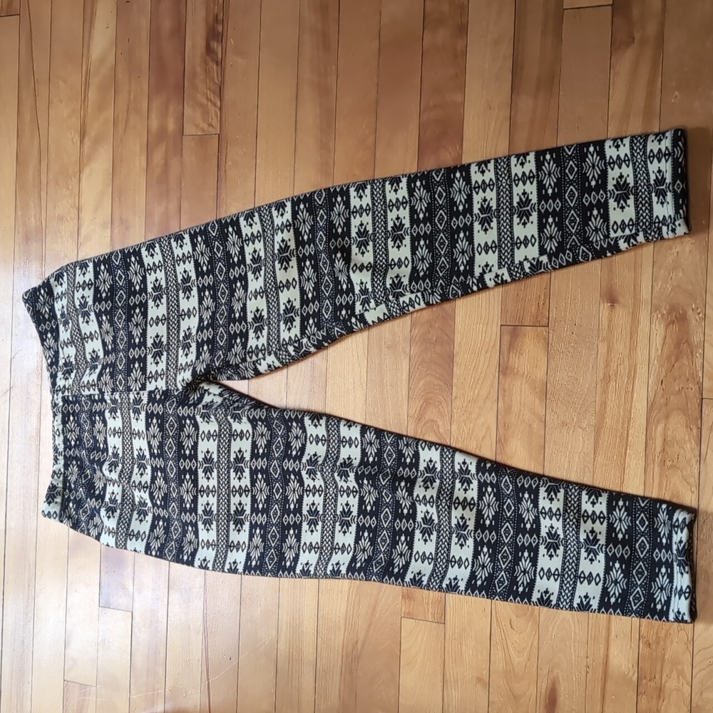 Shosho Patterned Black And Winter White Fleece Lined Leggings